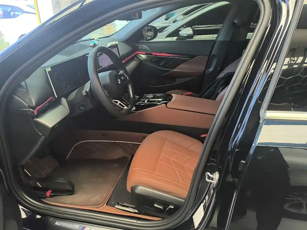 BMW 5 Series 2024 530Li Leading M Sport Package фото 15