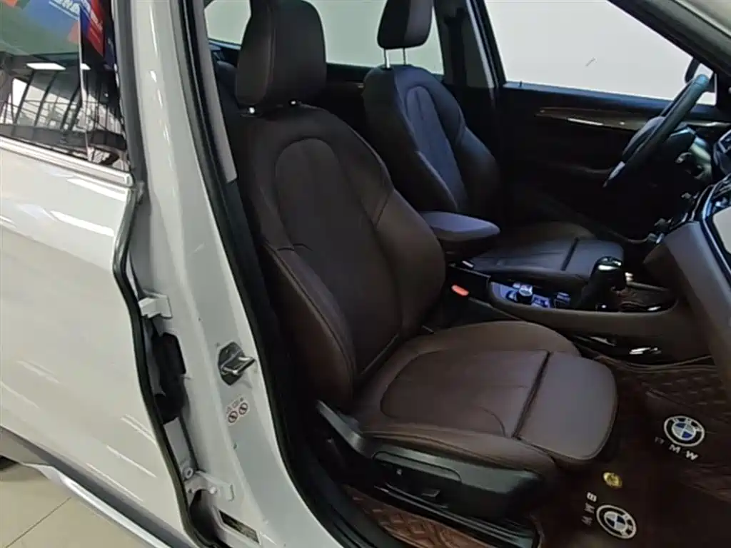 BMW X1 2018 sDrive18Li Premium Model фото 25