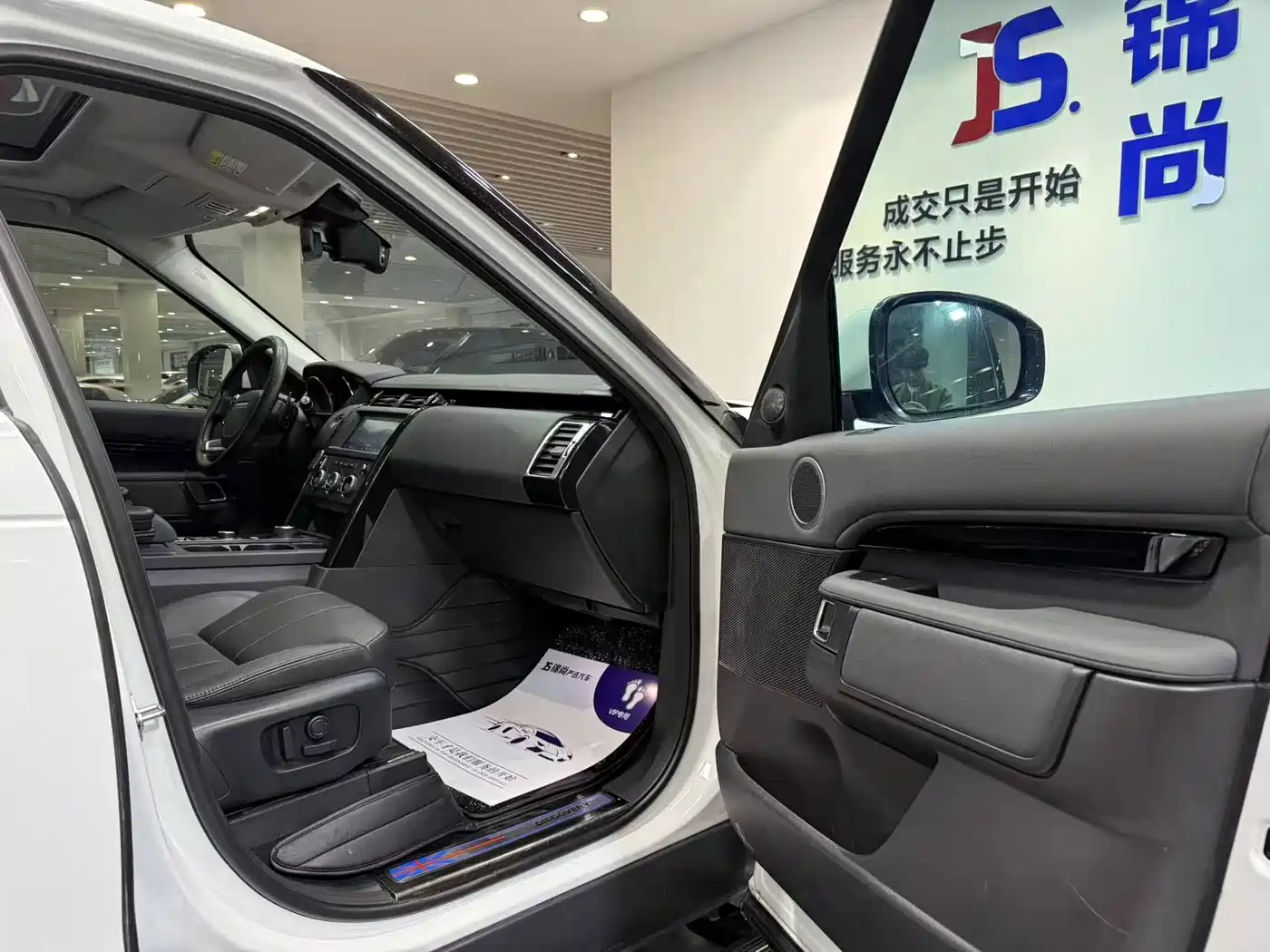 Land Rover Discovery 2019 3.0 SC V6 SE фото 32