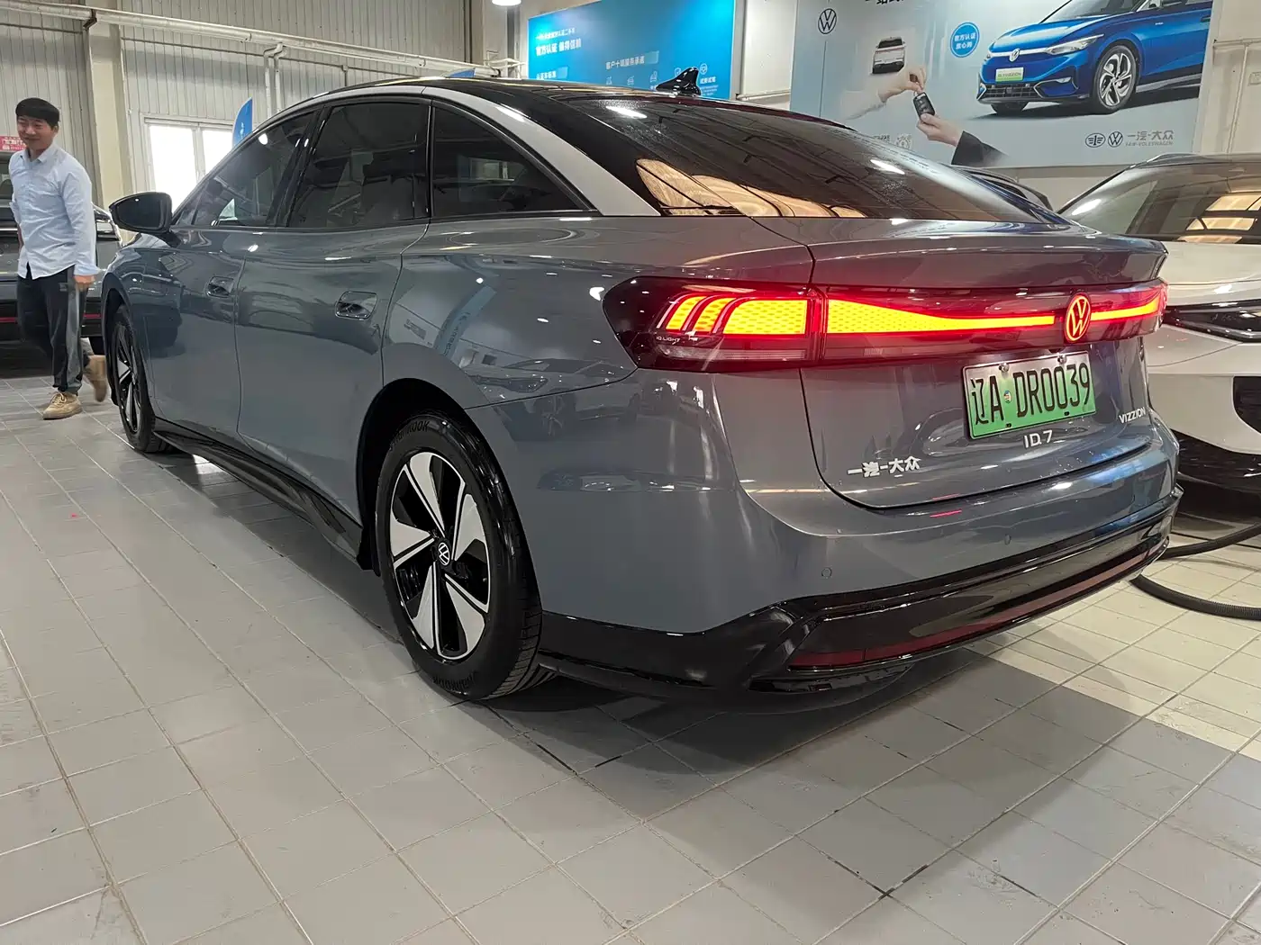 VOLKSWAGEN ID.7 VIZZION