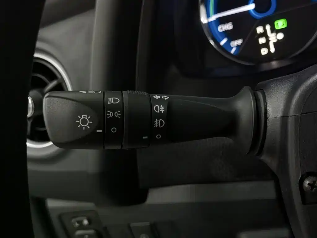 Toyota Corolla Twin Engine E+ 2019 1.8L E-CVT Leading Edition фото 21