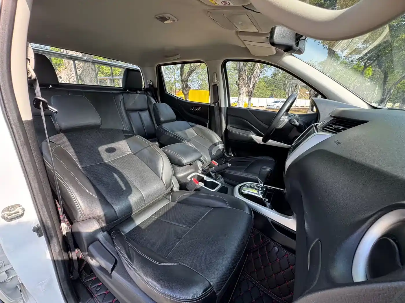 Nissan Navara 2021 2.5L Automatic 4WD Premium QR25 фото 20