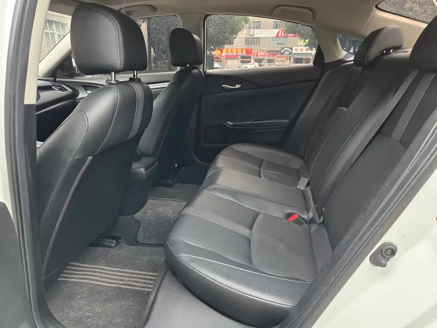 Фото 8 - Honda Civic