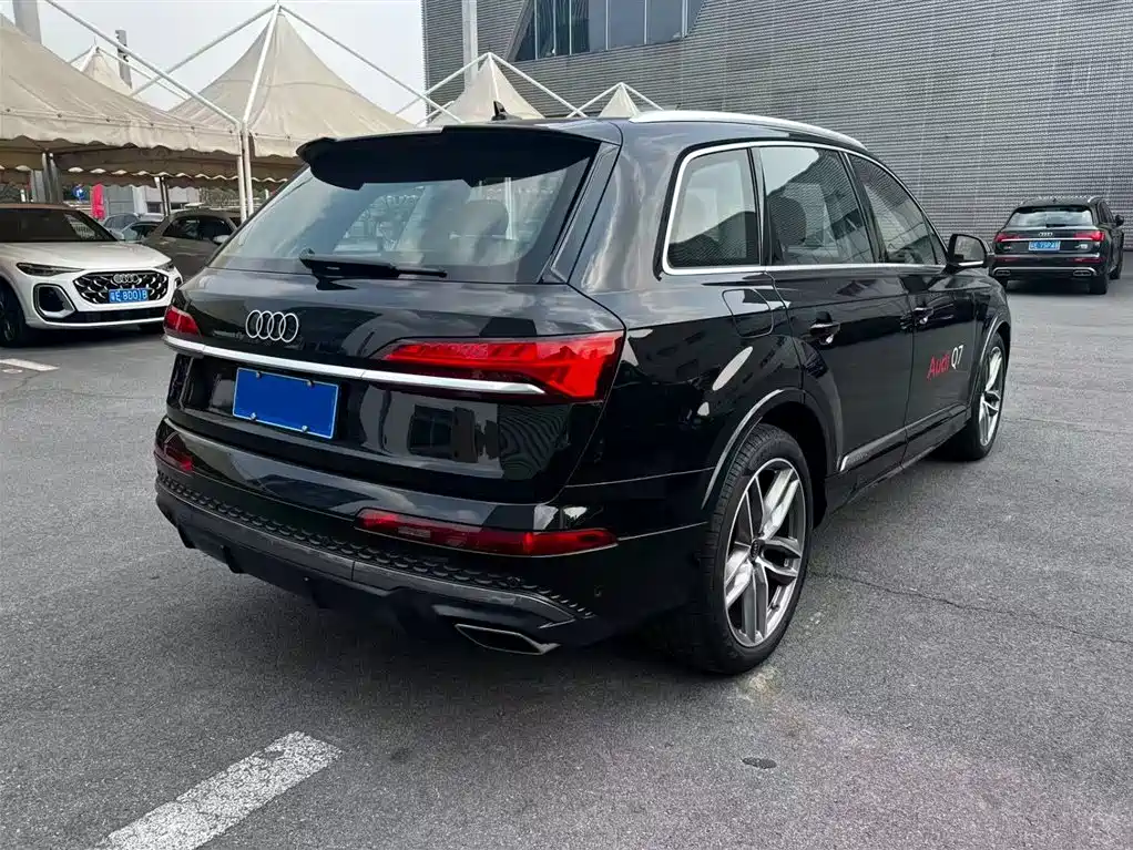 Audi Q7 2025 55 TFSI quattro S line Sport фото 5