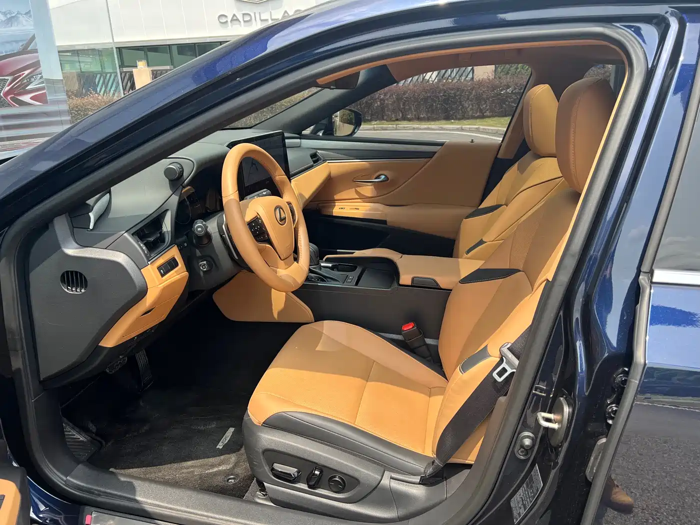 Lexus ES 2025 300h Ultimate Edition фото 4