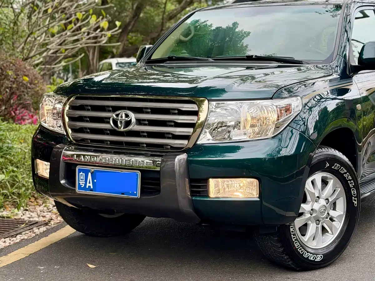 Toyota Land Cruiser 2010 Model 4.0L Automatic VX фото 3