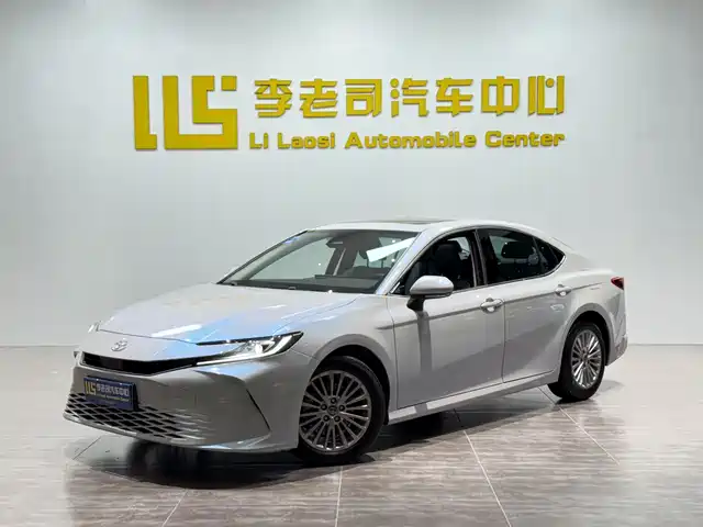 TOYOTA CAMRY 2025