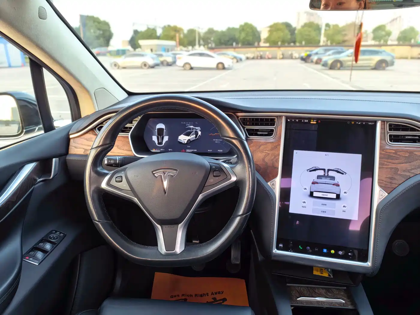 TESLA MODEL X