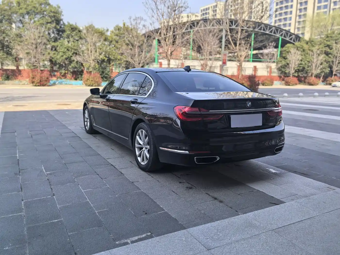 BMW 7 Series 2016 730Li Leading фото 14