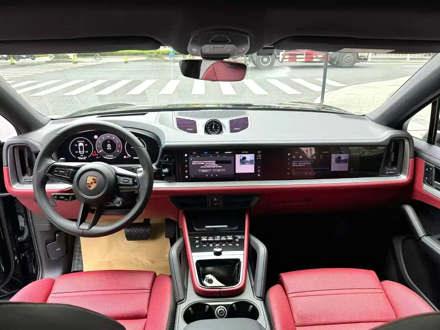 Photo 3 - Porsche Cayenne