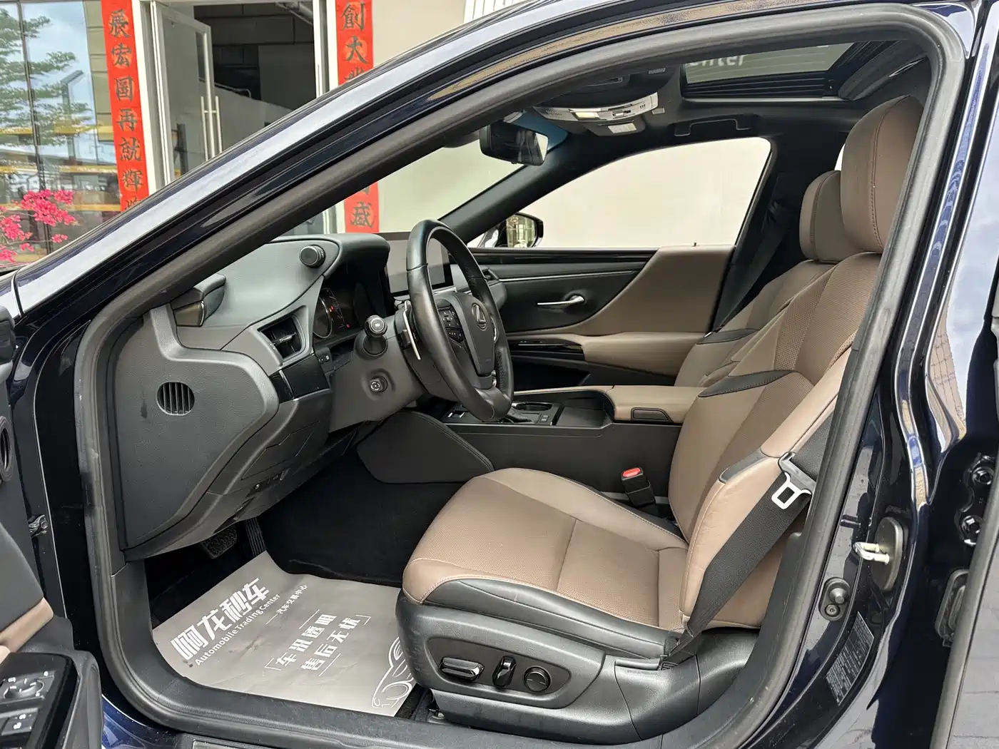 Lexus ES 2023 200 Excellence Edition фото 10