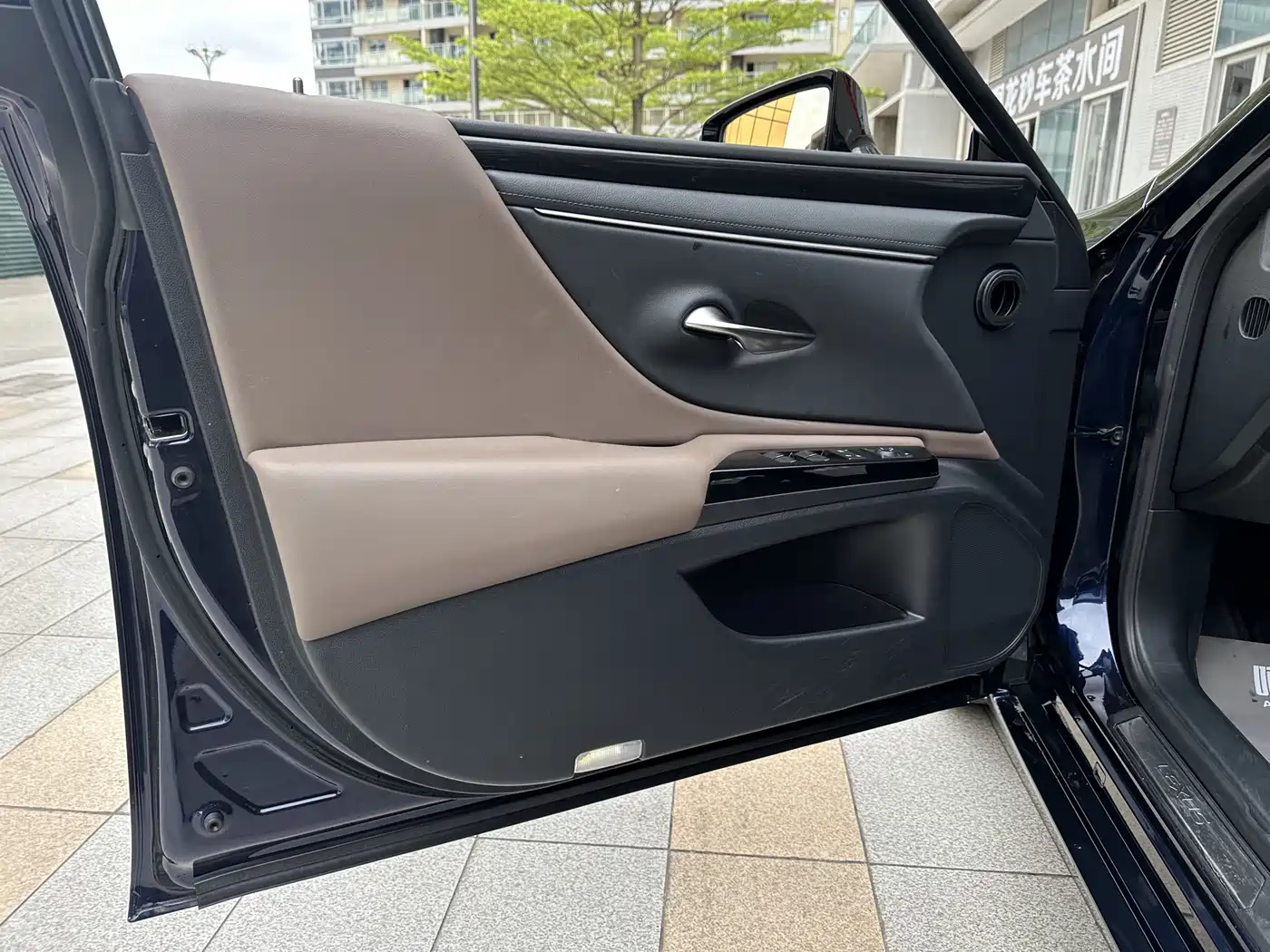 Lexus ES 2023 200 Excellence Edition фото 23