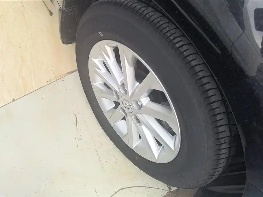Toyota Camry 2015 2.0E Elite Edition фото 6