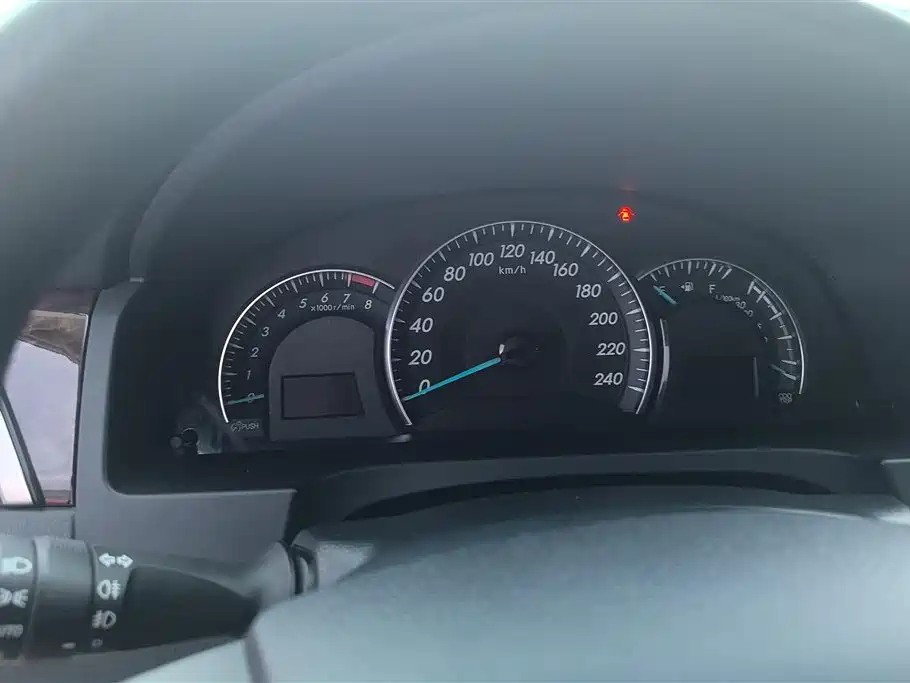 Toyota Camry 2015 2.0E Elite Edition фото 14