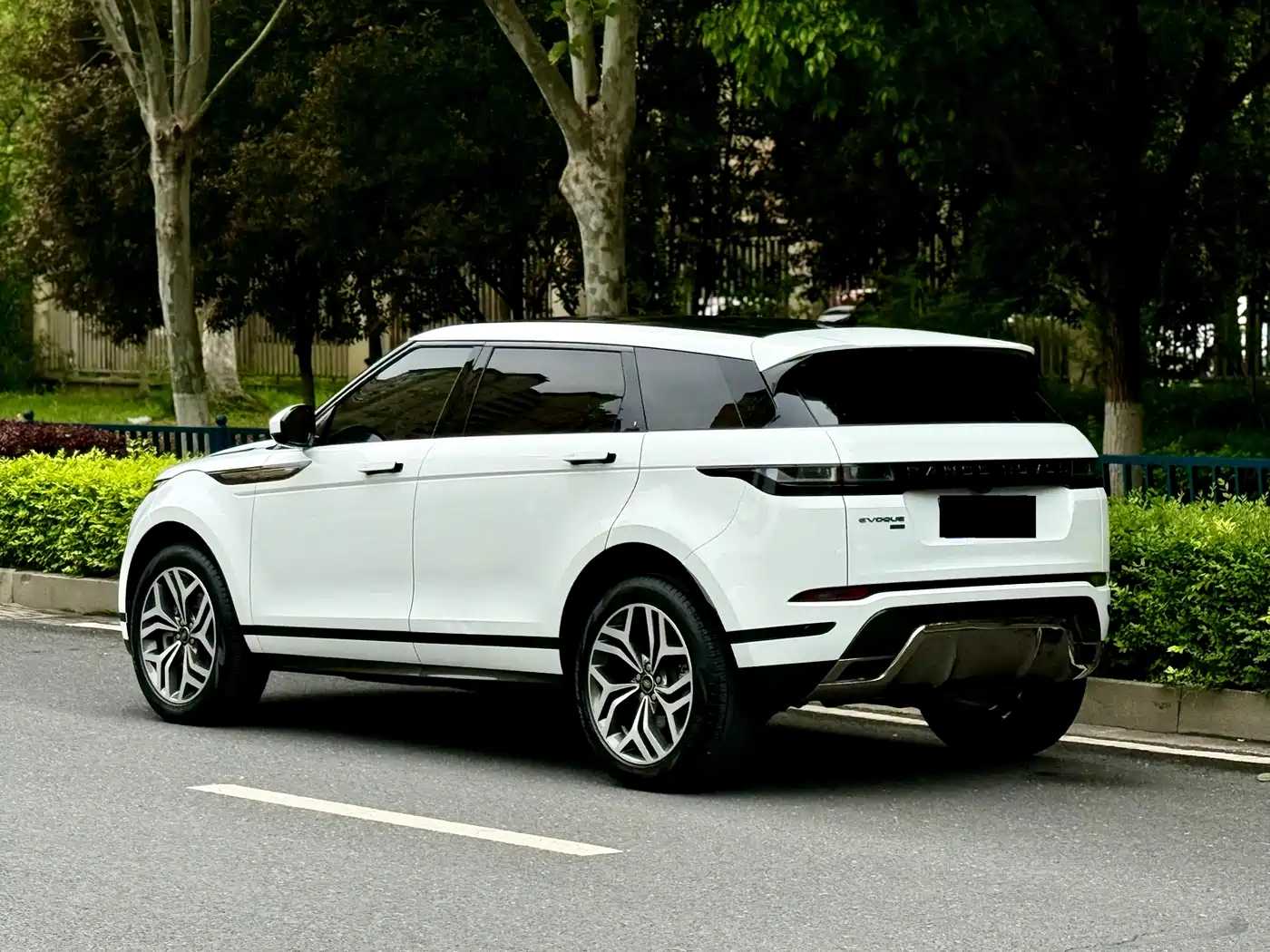 Land Rover Range Rover Evoque 2022 Range Rover Evoque L 249PS R-Dynamic Luxury Edition фото 14