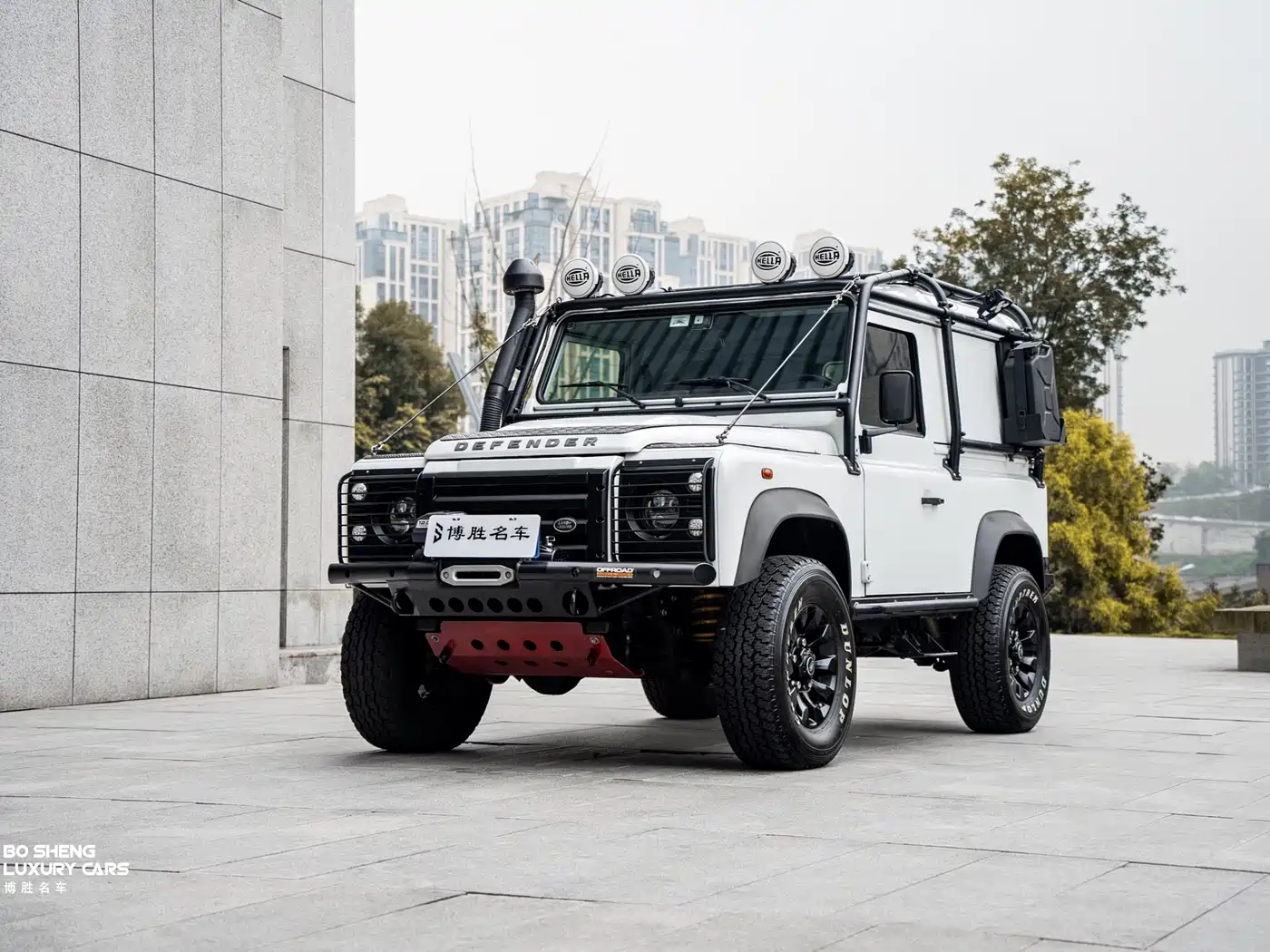 Land Rover Defender фото 6