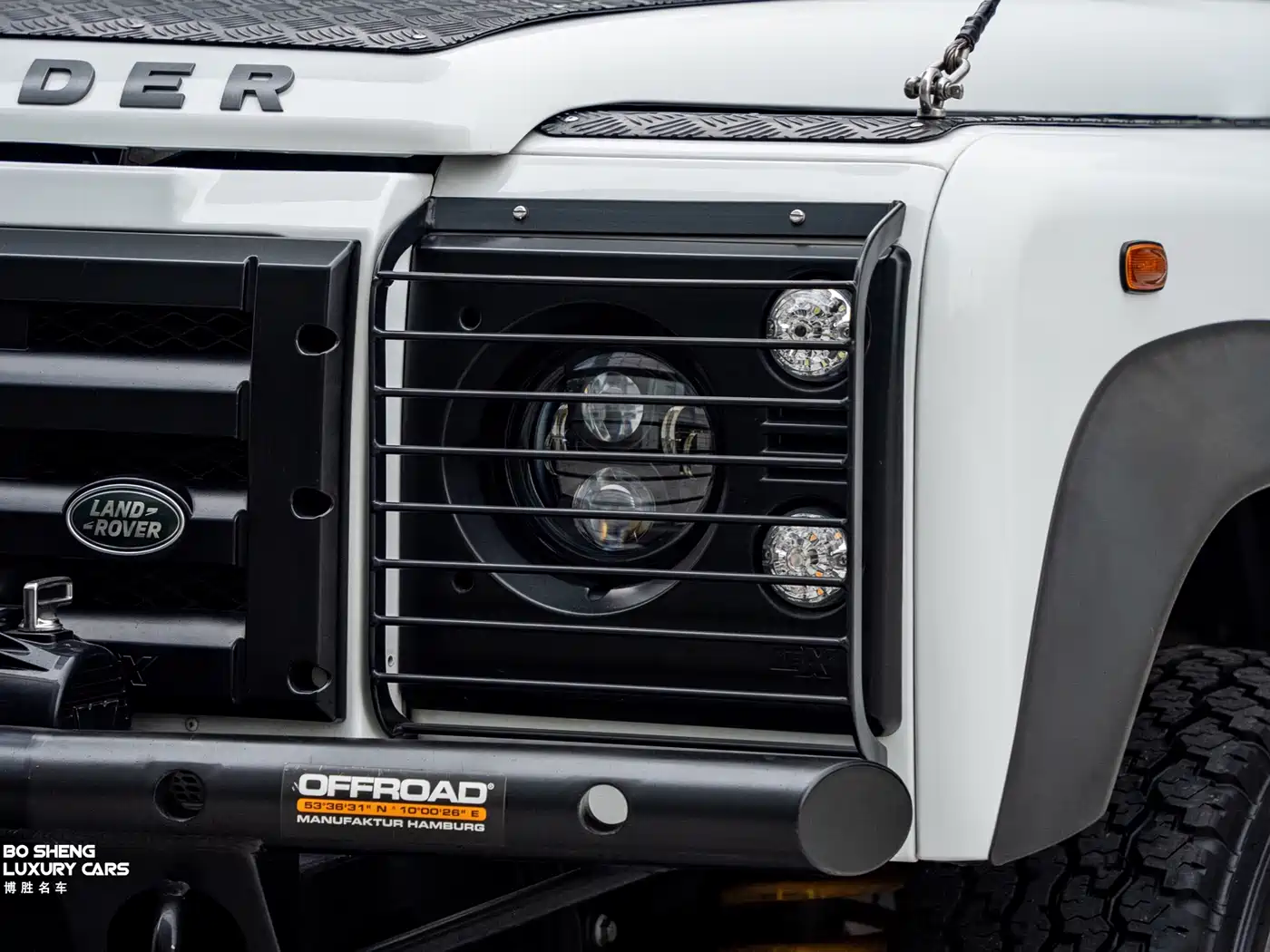 Land Rover Defender фото 27