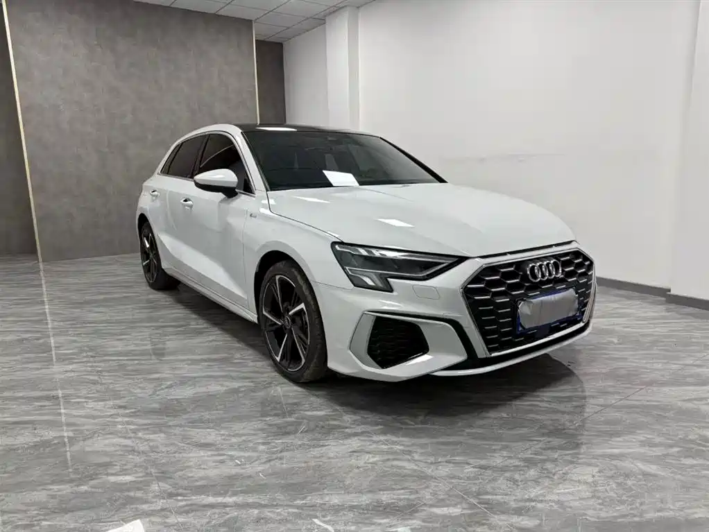 Audi A3 2023 Sportback 35 TFSI Progressive Sport фото 3