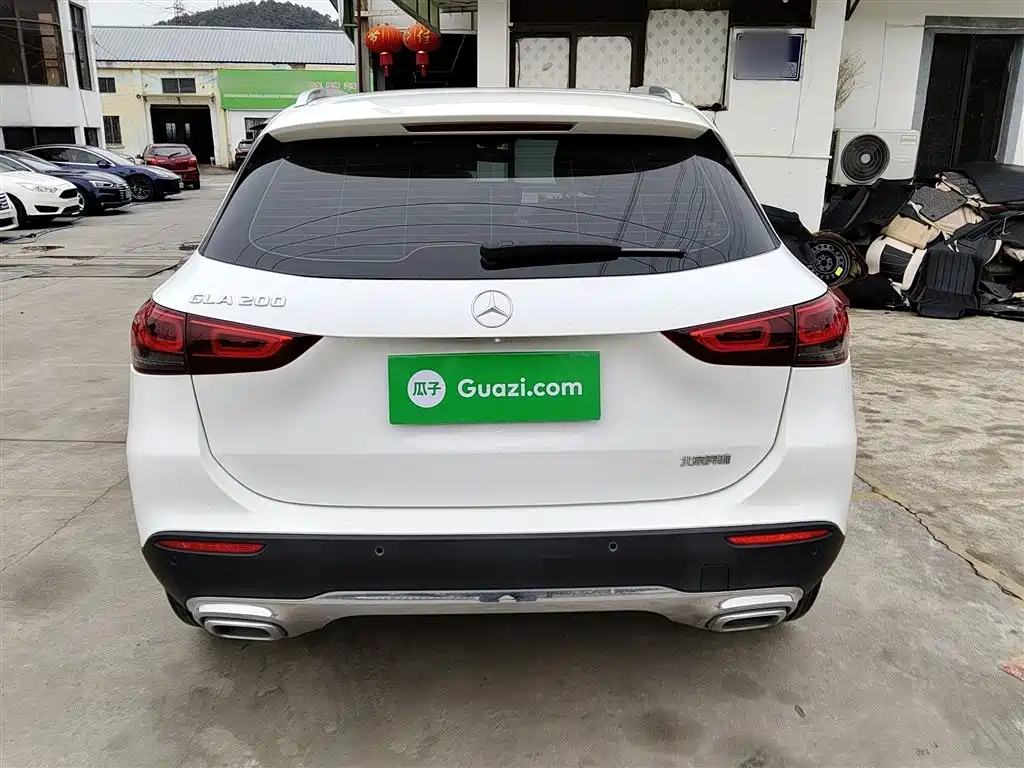 MERCEDES-BENZ GLA
