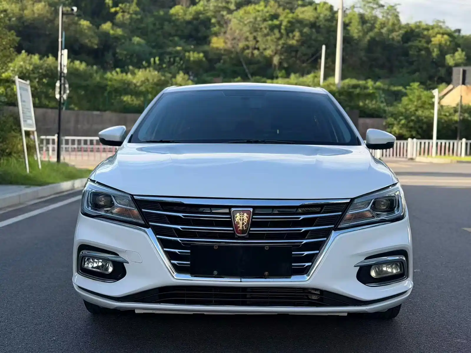 Фото 2 - Roewe i5