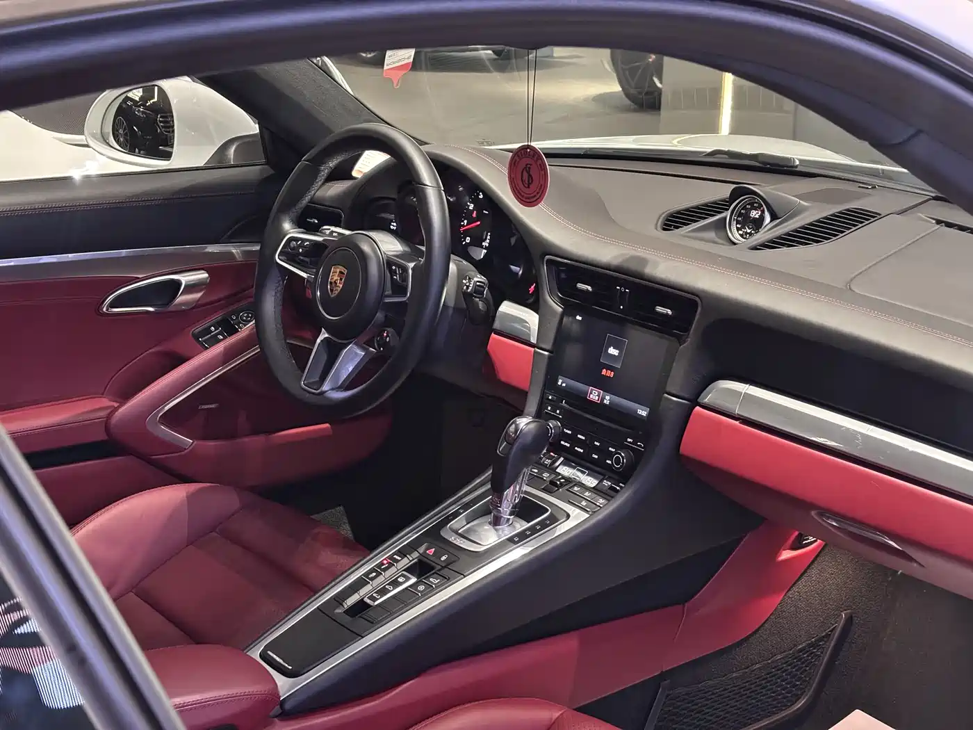 Porsche 911 2016 Carrera 3.0T фото 17