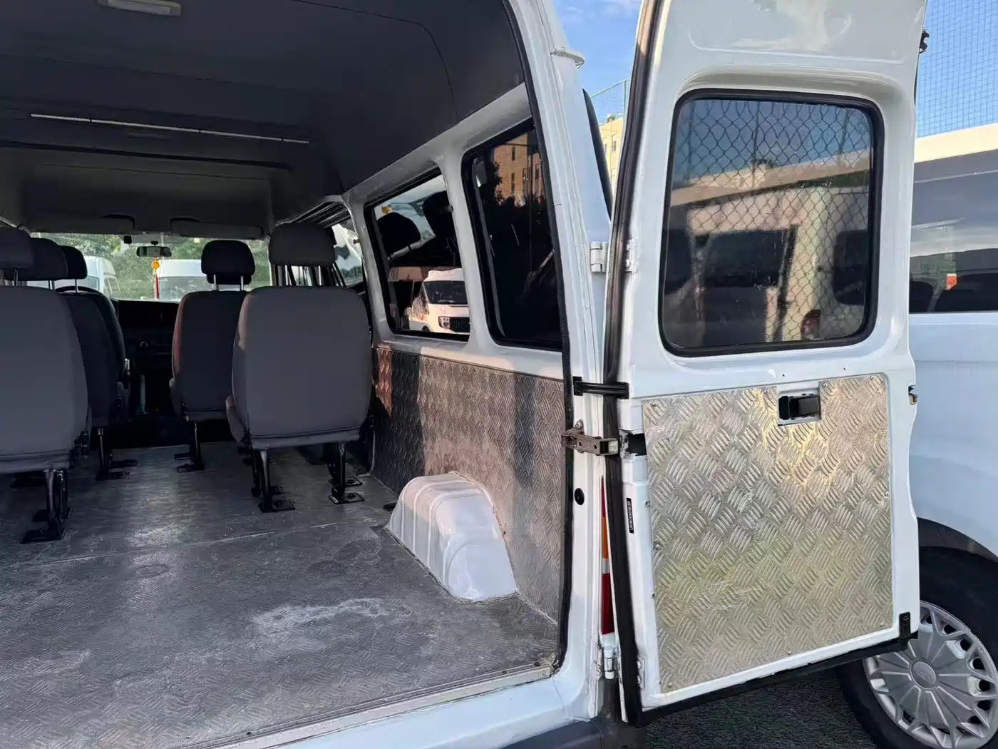 Ford Classic Transit 2016 2016 Model 2.8T Diesel Long Wheelbase 6-Seater Medium Roof Multi-Purpose Vehicle JX493ZLQ4