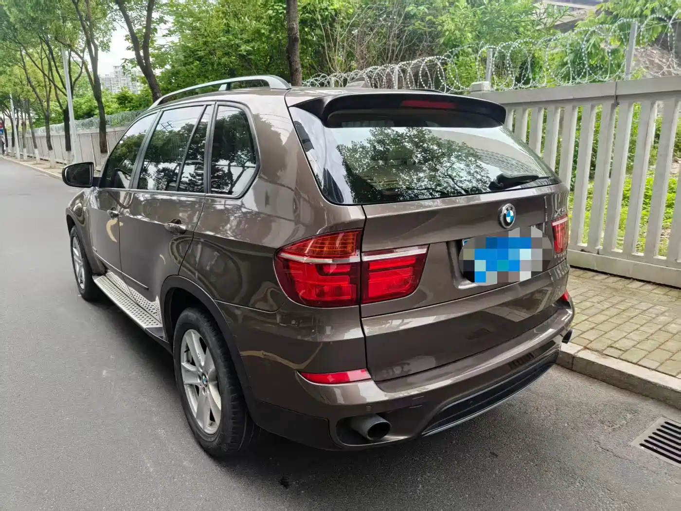 BMW X5 (Import) 2011 xDrive35i Leading Edition фото 3