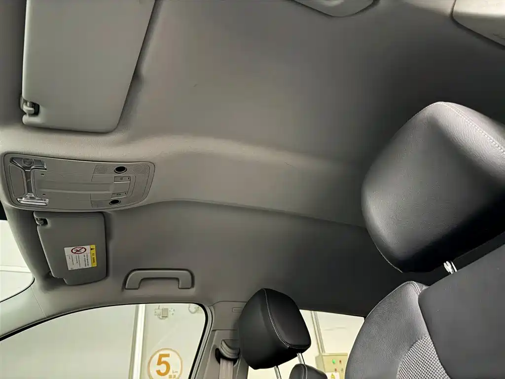 AUDI Q2L E-TRON
