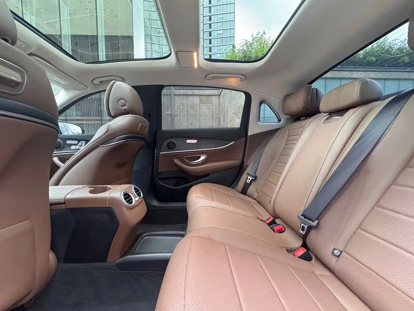 Mercedes-Benz E-Class 2018 E 300 L Sport Fashion фото 18