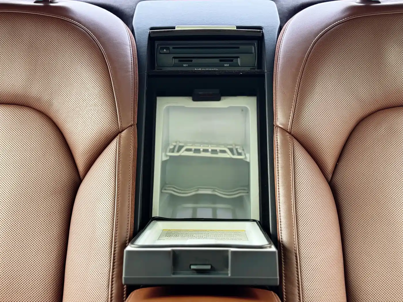 Audi A8 2011 A8L W12 6.3 FSI quattro фото 20