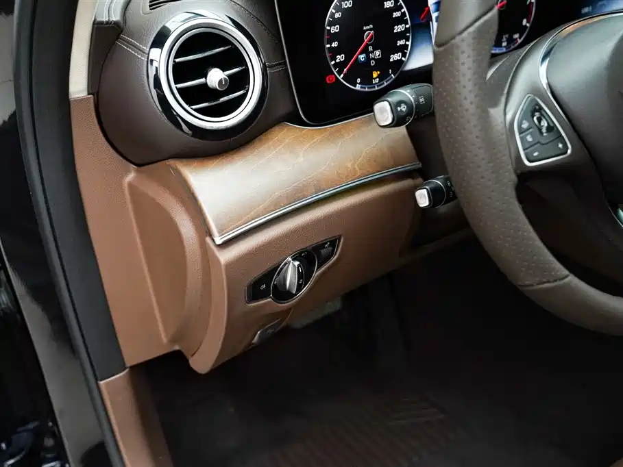 Mercedes-Benz E-Class 2016 E 200 L фото 7