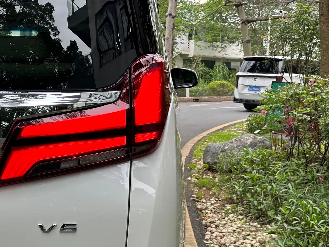 Toyota Alphard 2018 Facelift 3.5L Premium Edition фото 19