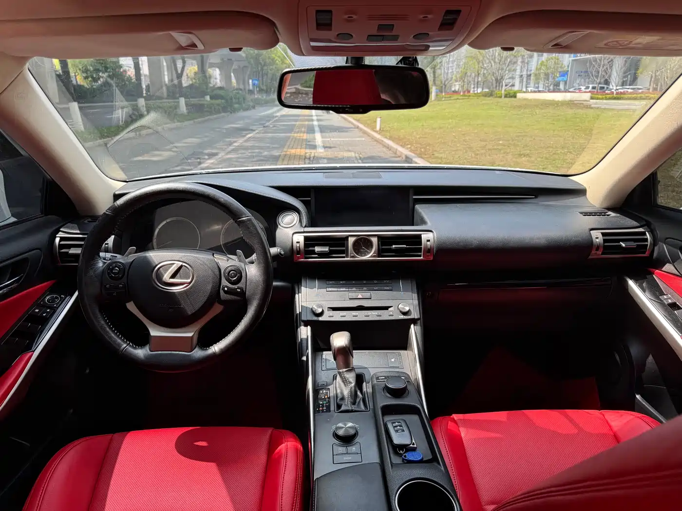 Lexus IS 2015 200t Luxury Edition фото 7