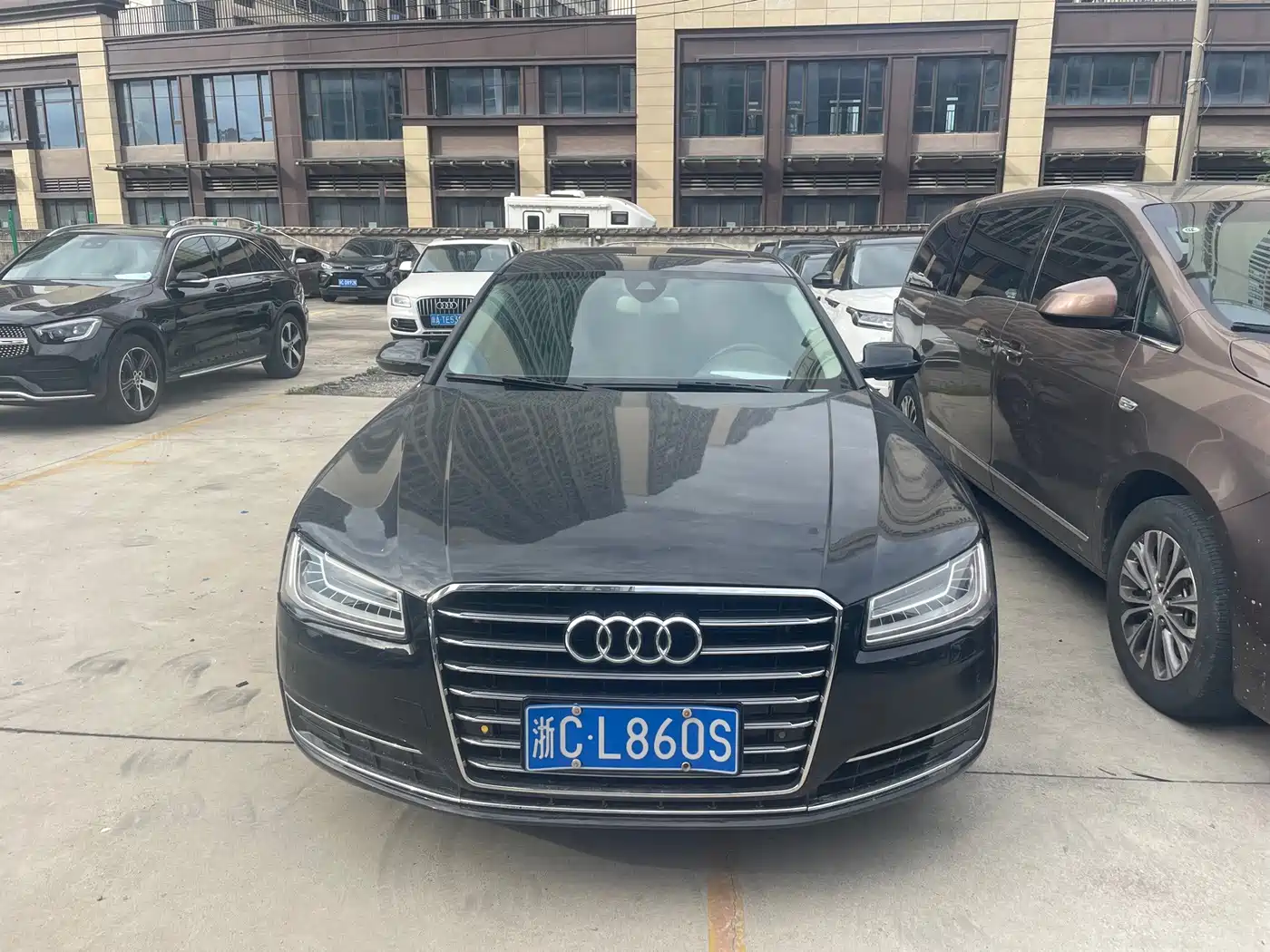 Фото 2 - Audi A8