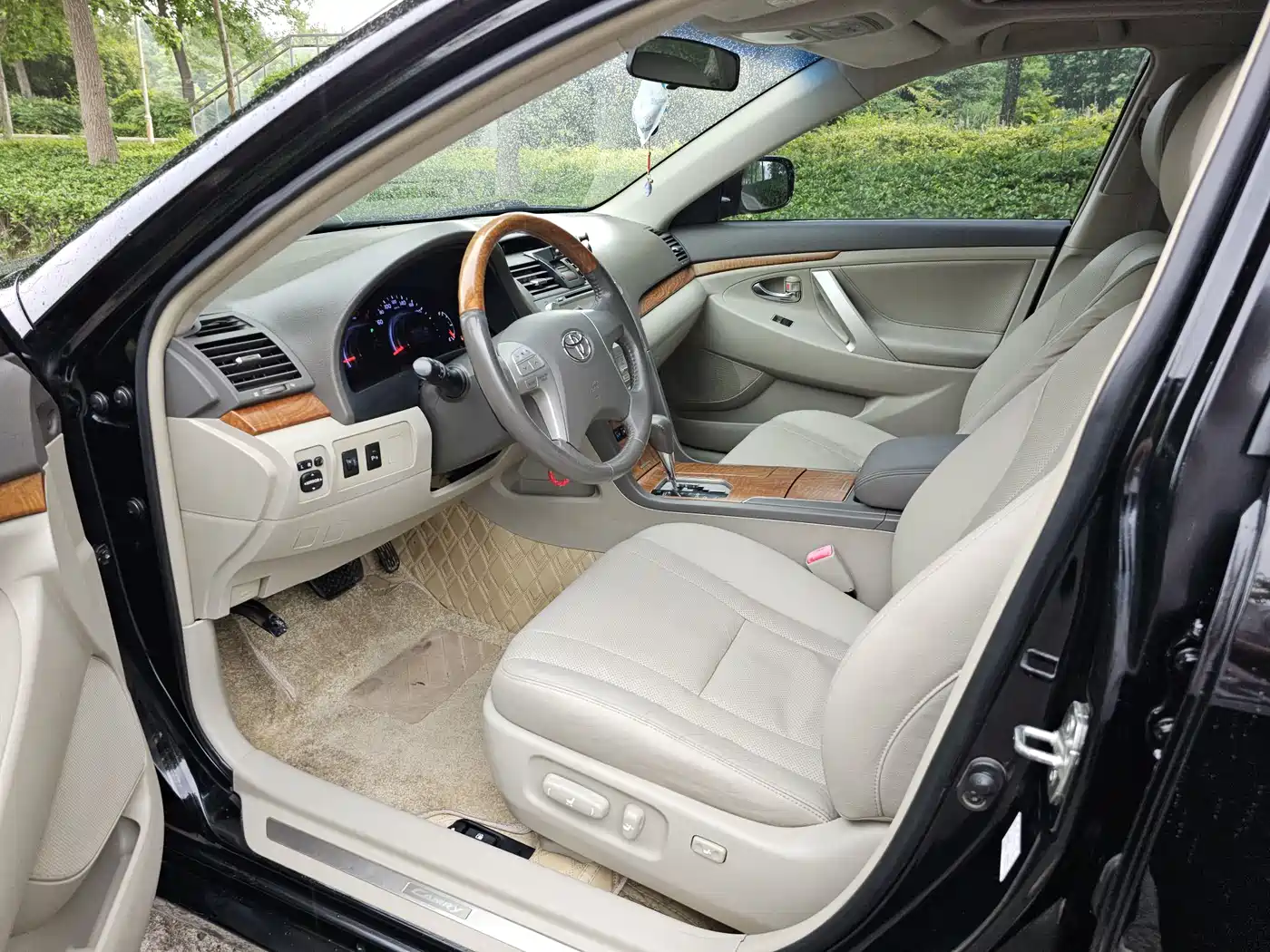 Toyota Camry 2010 200G Luxury Edition фото 9