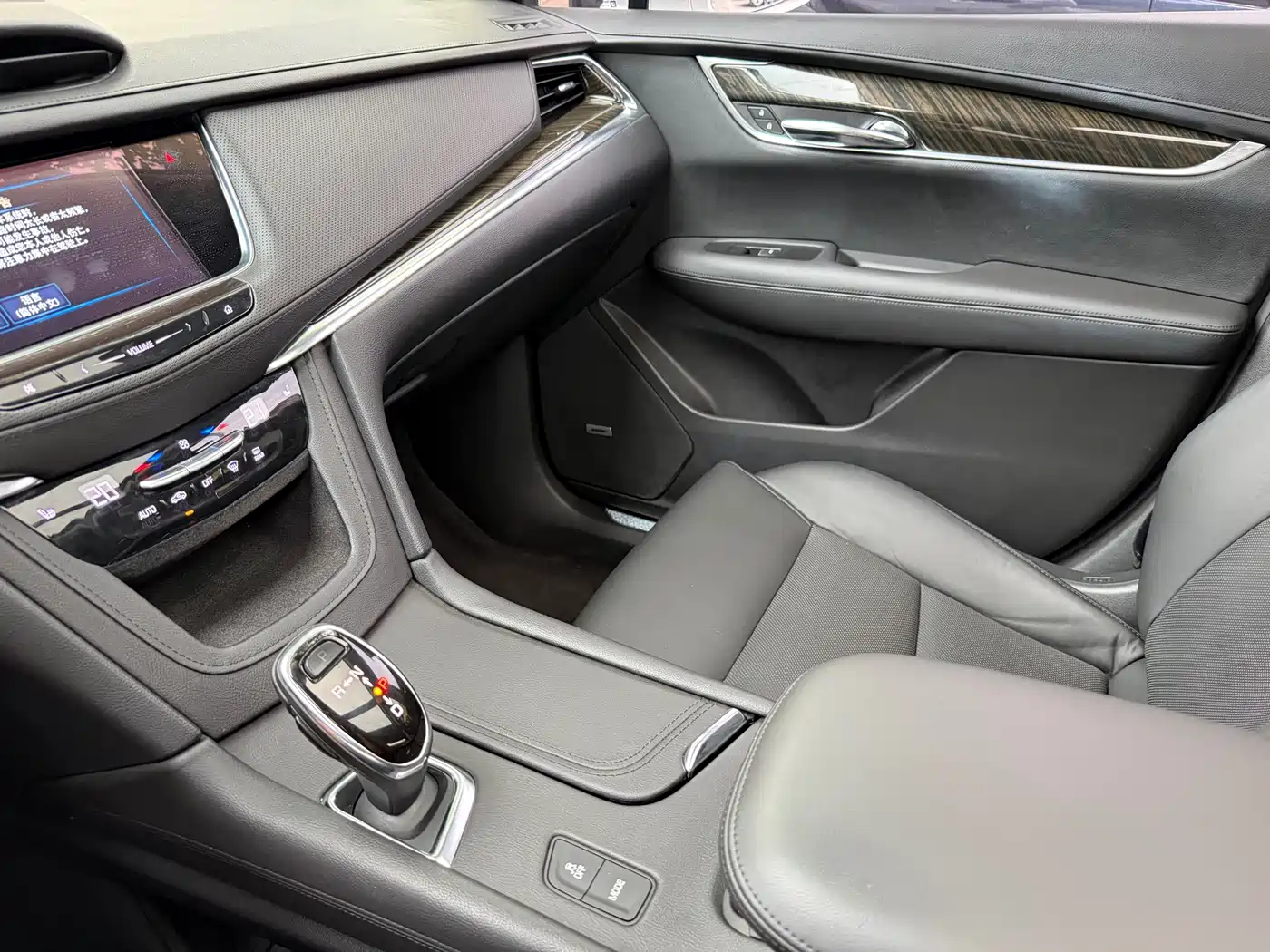 Cadillac XT5 2016 25T Luxury Model фото 11