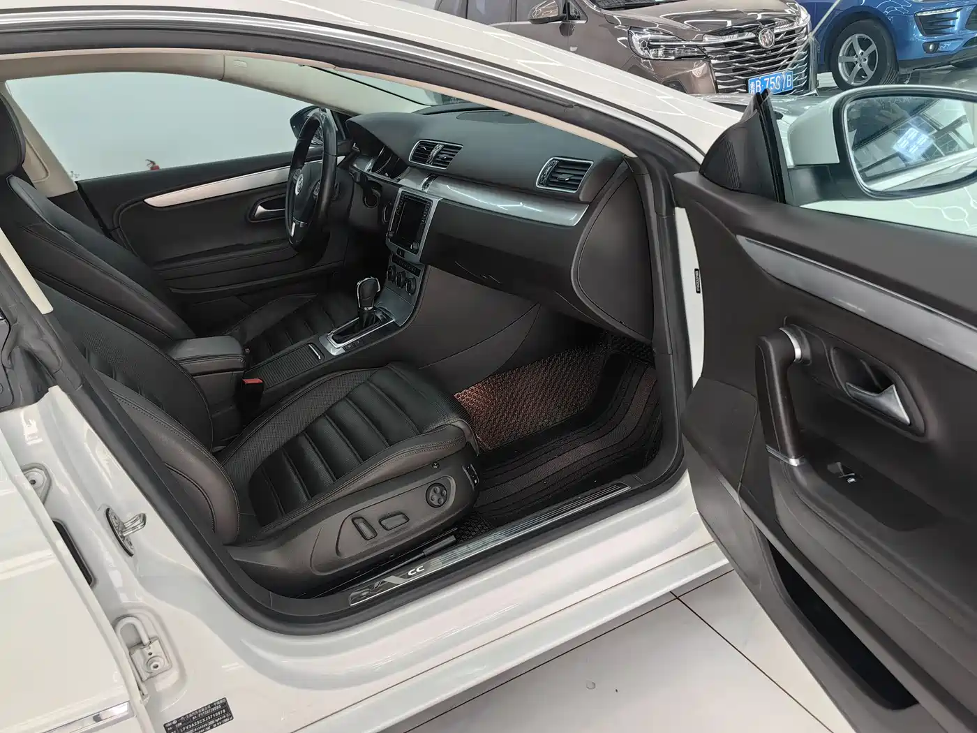 Volkswagen FAW-Volkswagen CC 2018 2.0TSI Luxury фото 16