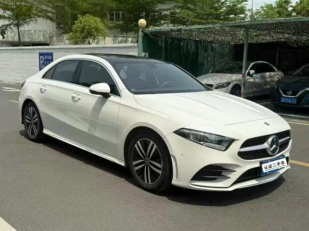 Mercedes-Benz A-Class 2019 A 180 L Sport Sedan фото 3