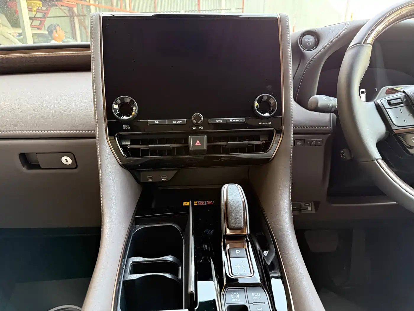 Toyota Alphard 2025 Hybrid 2.5L Ultimate Gold Edition фото 7