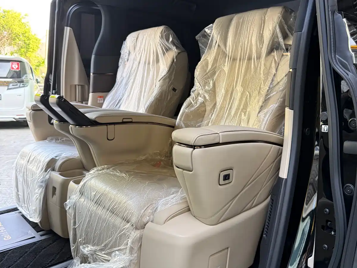 Toyota Alphard 2025 Hybrid 2.5L Ultimate Gold Edition фото 14
