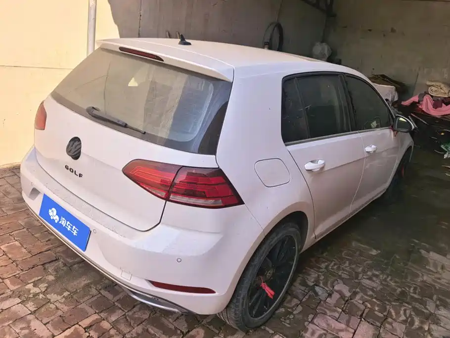 Photo 3 - Volkswagen Golf