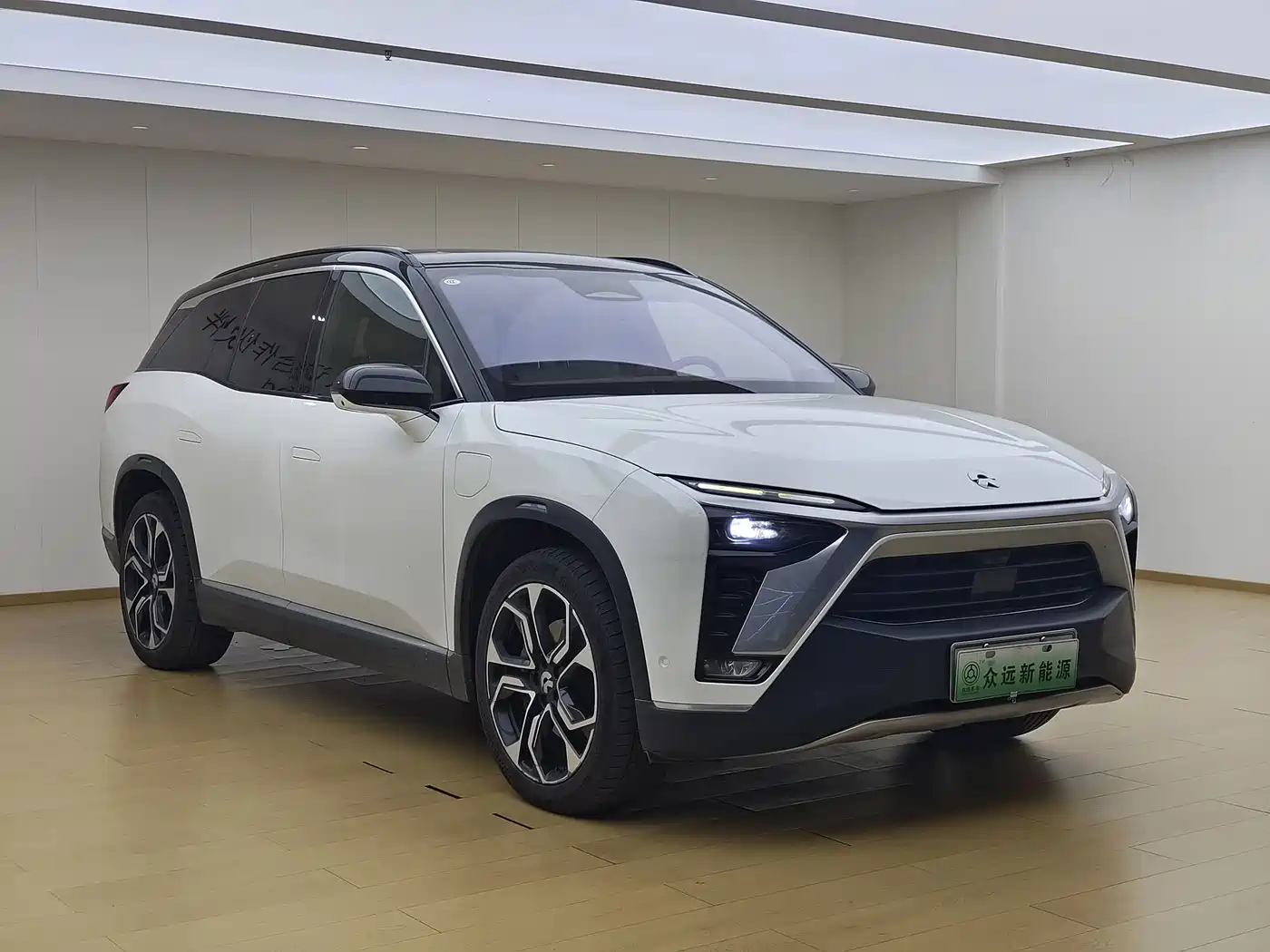 Фото 4 - NIO ES8
