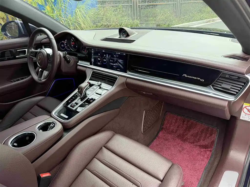 صورة 11 - Porsche Panamera