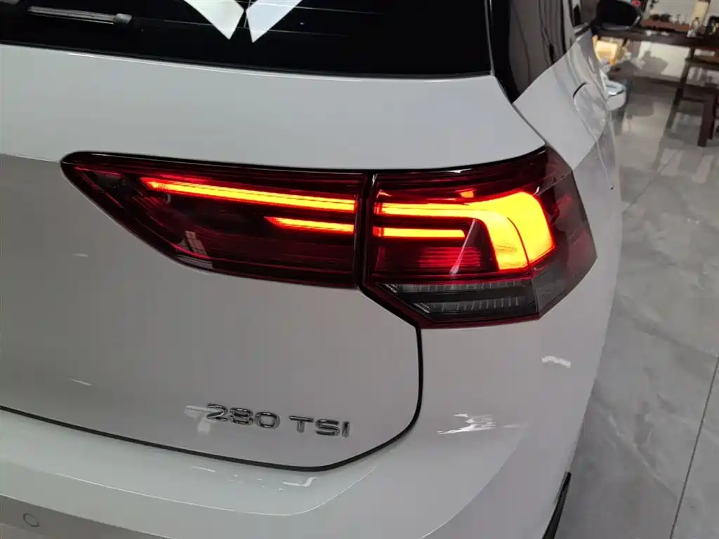 Volkswagen Golf 2023 280TSI DSG Pro фото 8