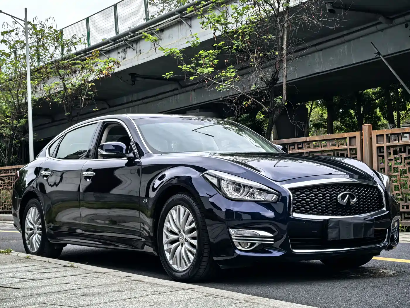 Infiniti Q70 2015 Q70L 2.5L Enjoyment Edition фото 4
