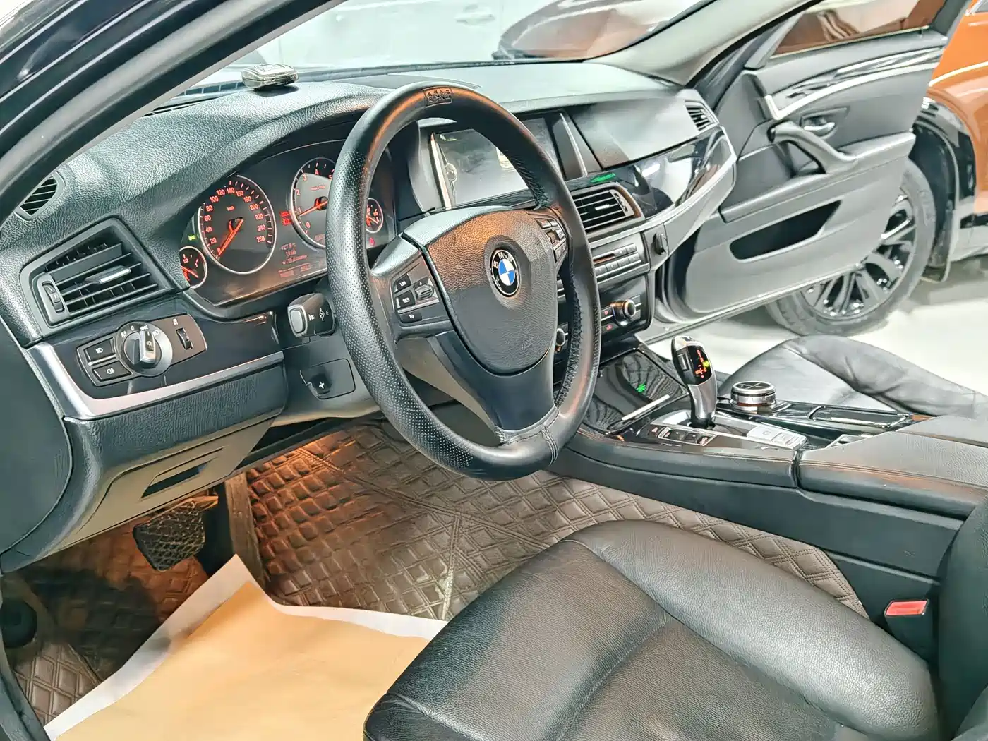 BMW 5 Series 2013 520Li Elegance фото 12