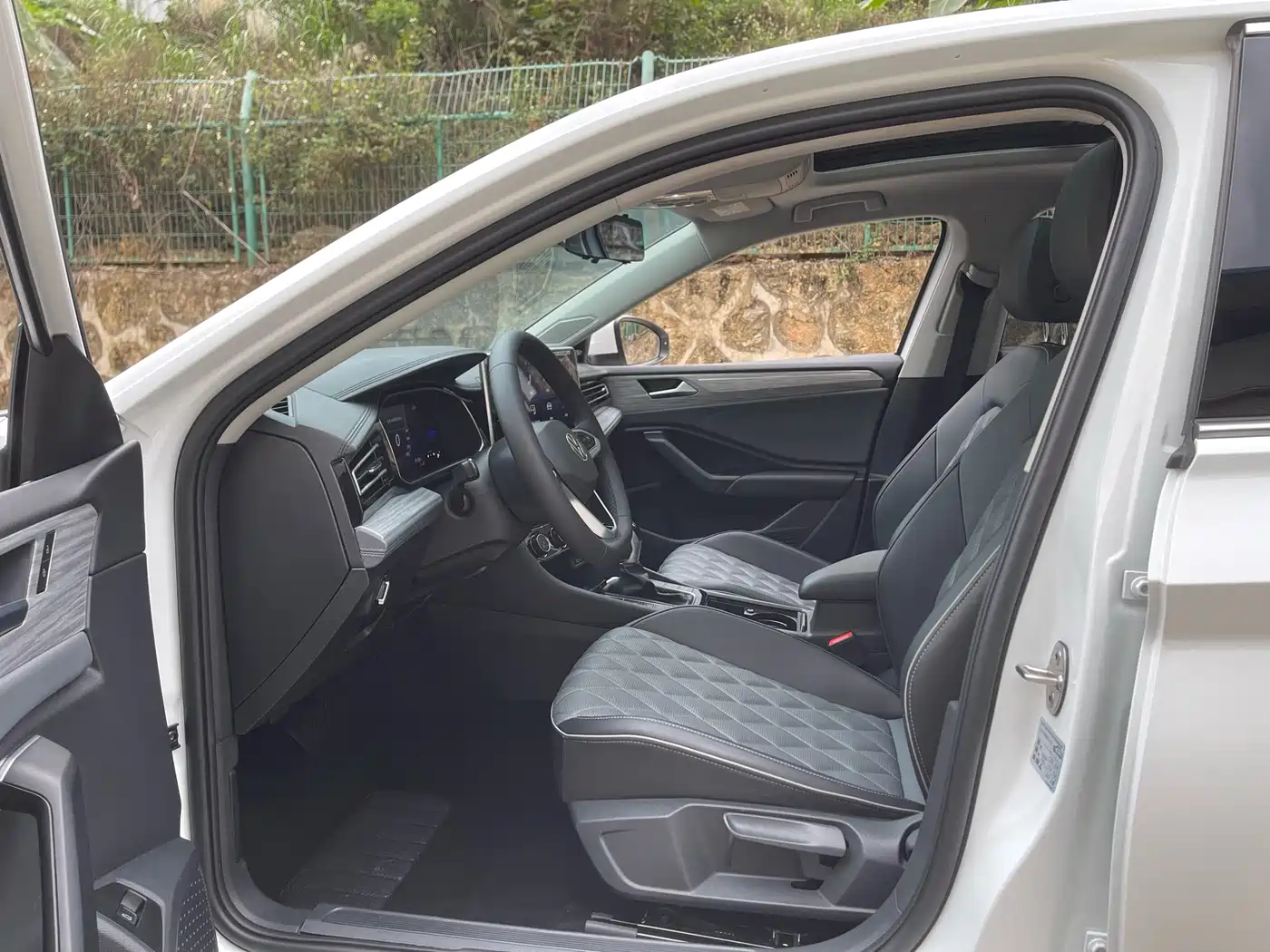 Volkswagen Sagitar 2023 300TSI DSG Surpassing Edition фото 4