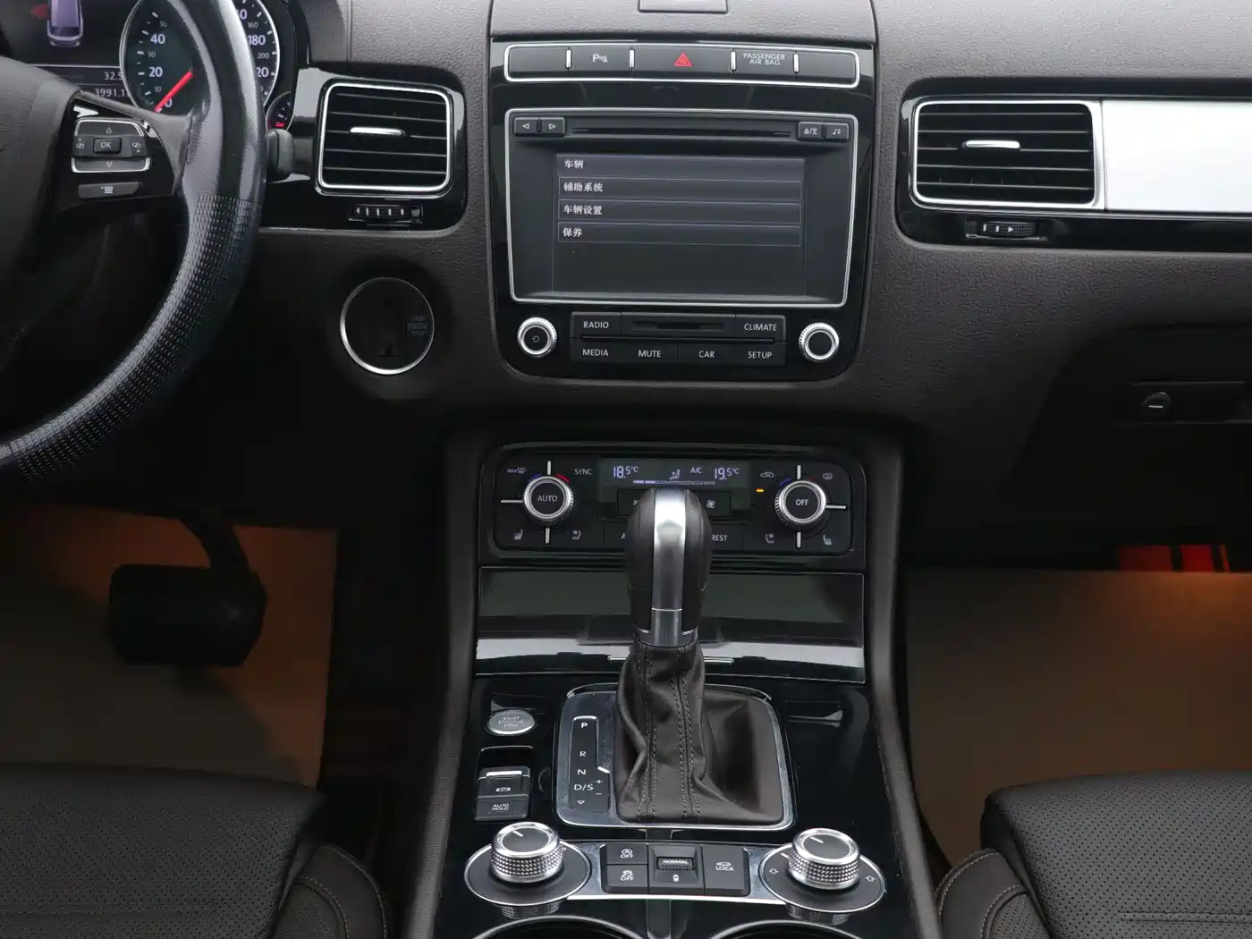 Volkswagen Touareg 2017 3.0TSI Explorer Edition фото 15