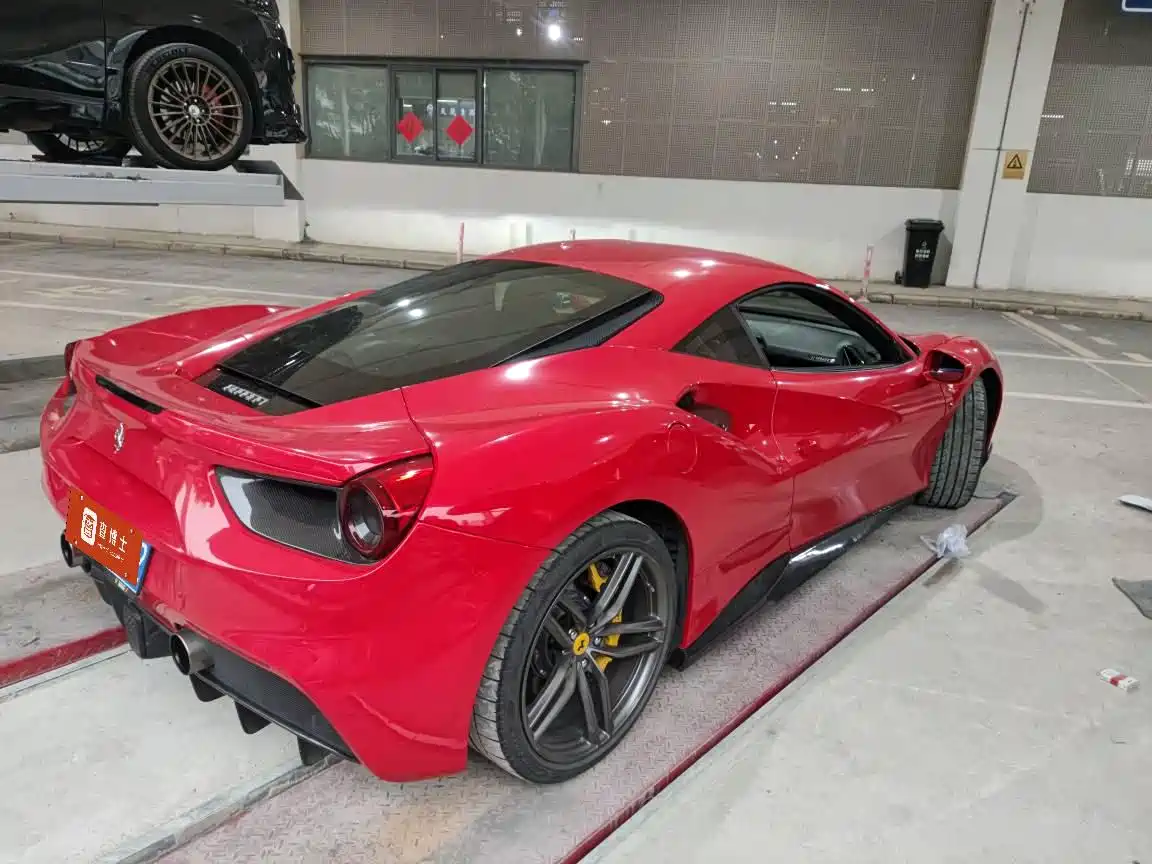 FERRARI 488
