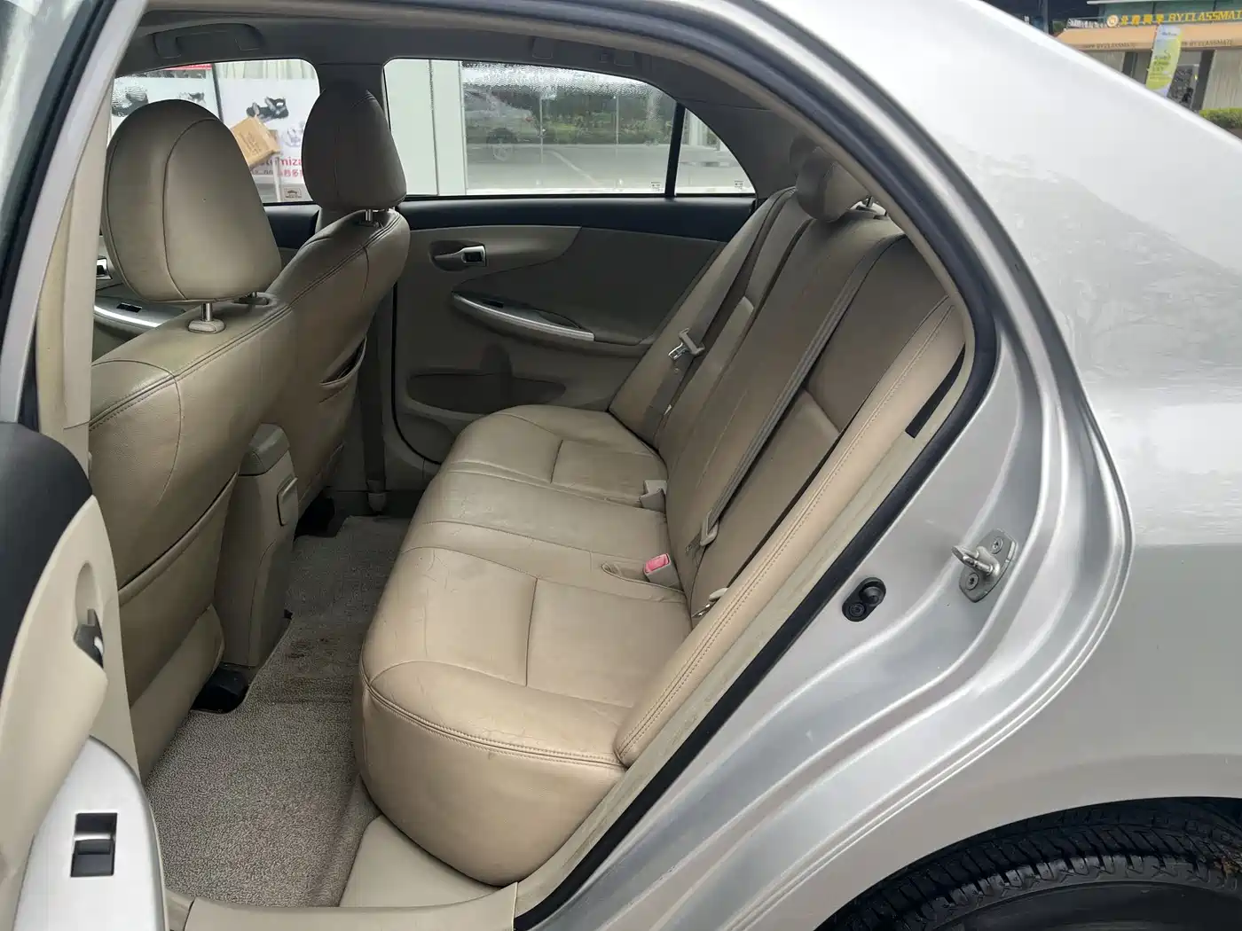 Toyota Corolla 2011 1.8L CVT GL-i фото 9